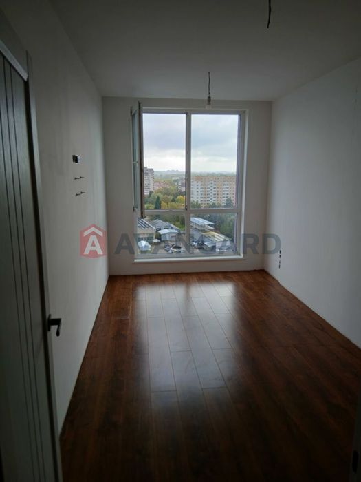 Продам 2 кімн квартиру з ремонтом в новобудові