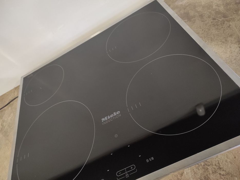 Индукционная варочная поверхность Miele KM 6115