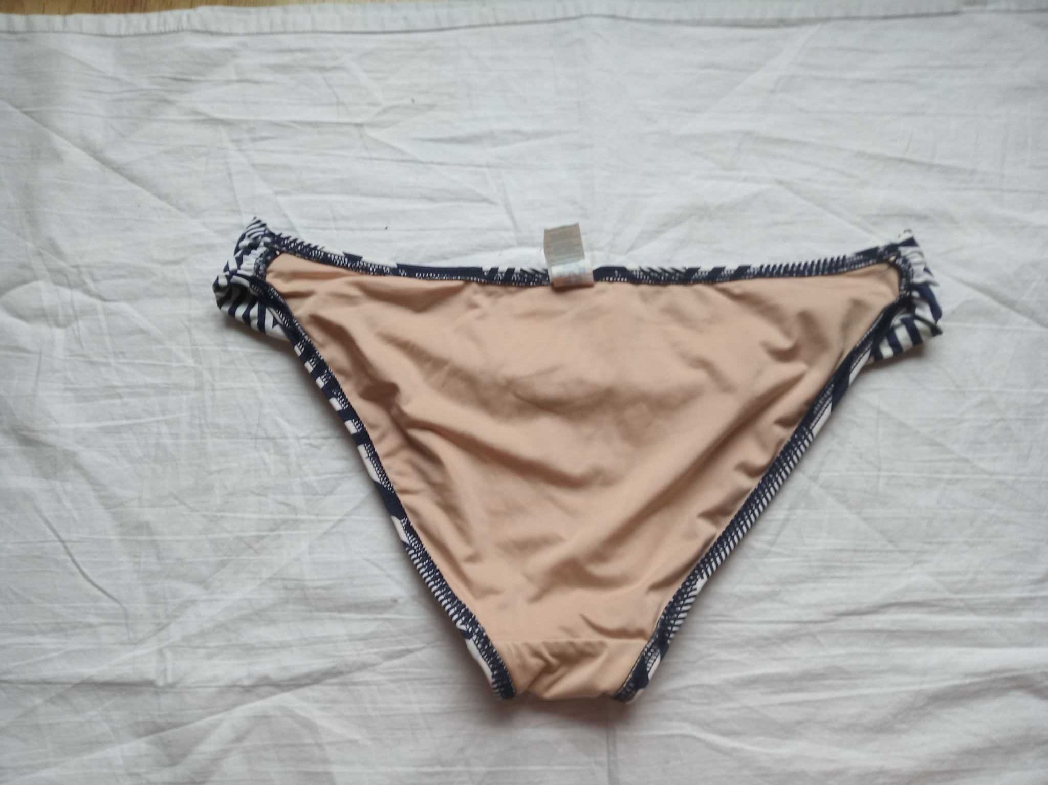 Majtki kąpielowe - dół od bikini  w graficzne wzory - S/M - "Triumph".