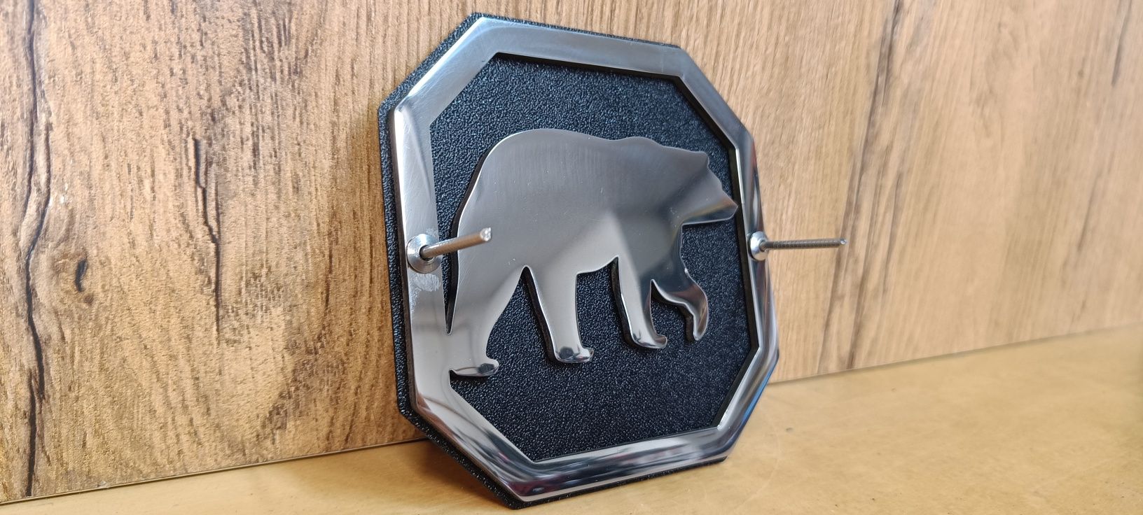 Niedźwiedź na grill Ursus c380 lub 1224 finn de luxe 912 logo emblemat