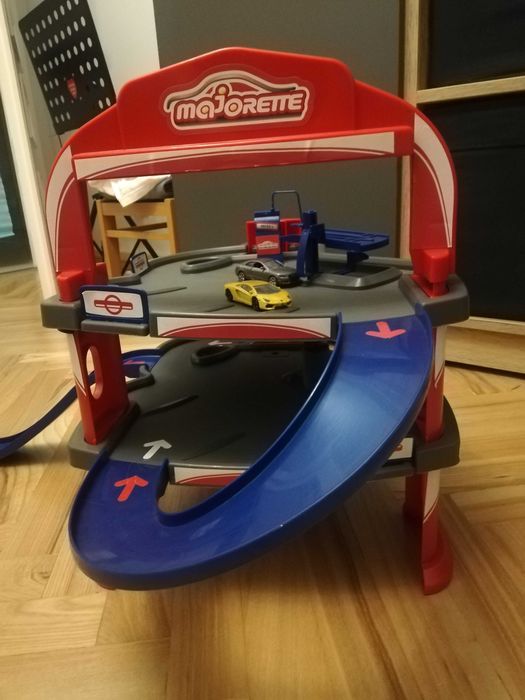 Garaż Majorette + 2 autka