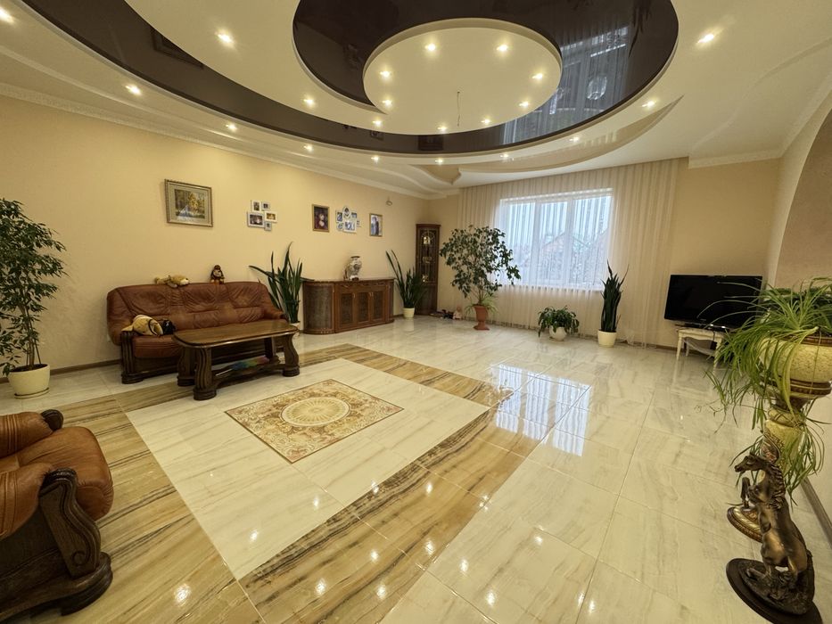 Продам будинок з ремонтом , мкрн. Дивокрай