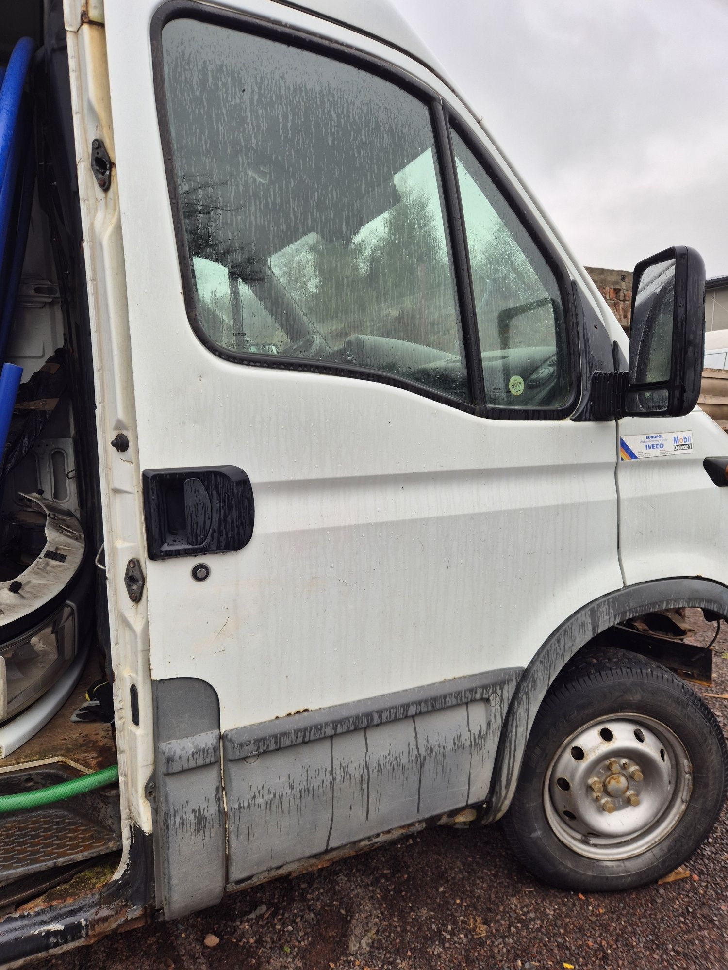 Iveco daili 2000rok sama rama  2.8 pneumatyka  opony 15c