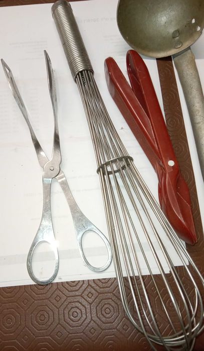 Concha, batedor, facas, etc... lote por 5€