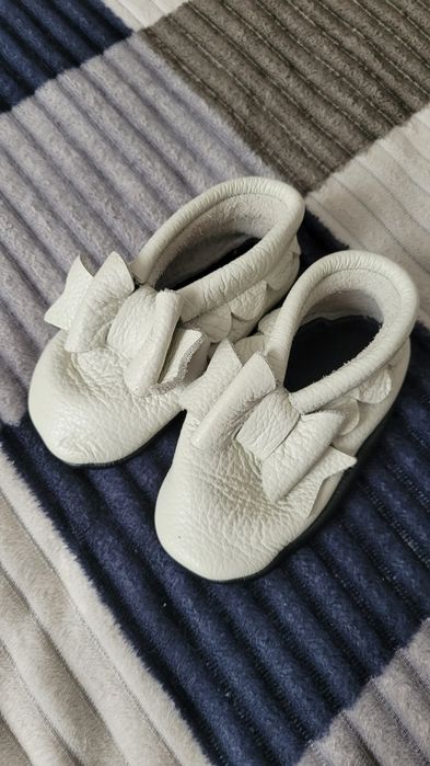 Продам кожанные пинетки (для первых шагов)