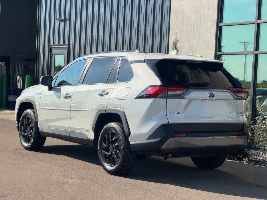 Toyota RAV4 Hybrid Limited      2021