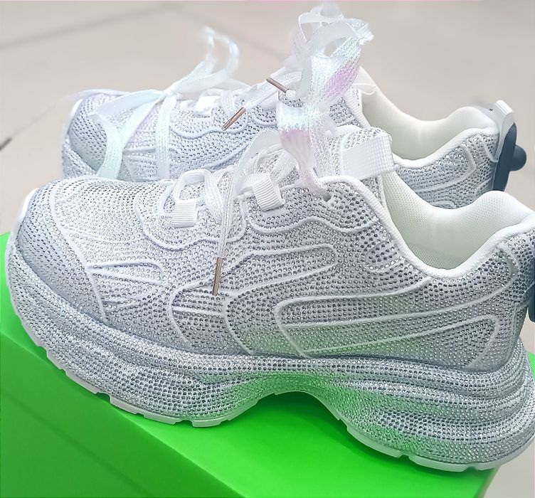 Красивейшие женские кроссовки в камнях,стразы 36,38,41 размер