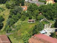 Duas casas para restauro espigueiro num lote de 1.400m2