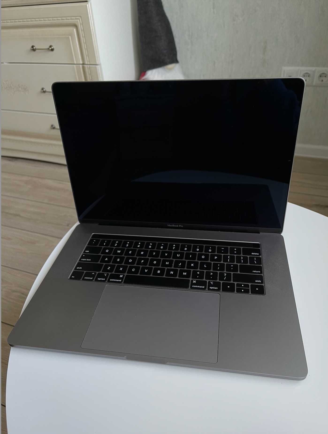 Apple MacBook Pro 15.4 Space Gray 2019 i7/16GB/256GB/4GB GPU