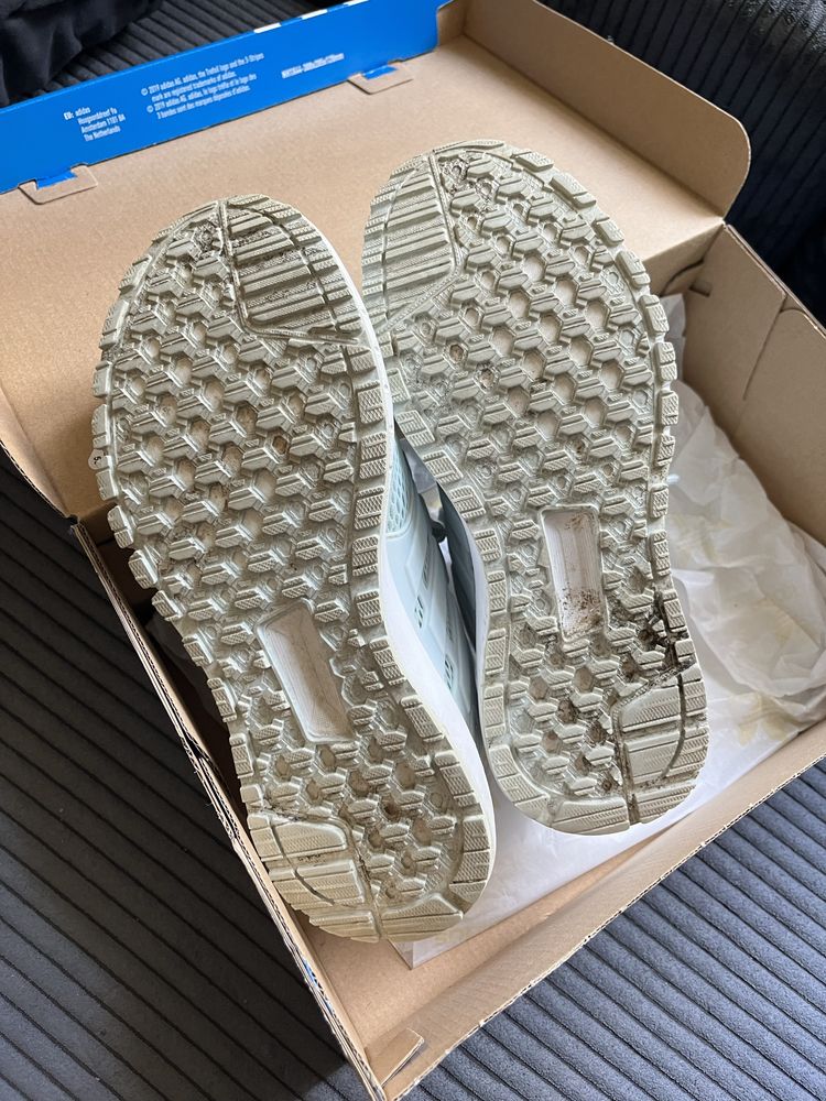 Оригінальні брендові кросівки м’ятного кольору adidas, розмір 36