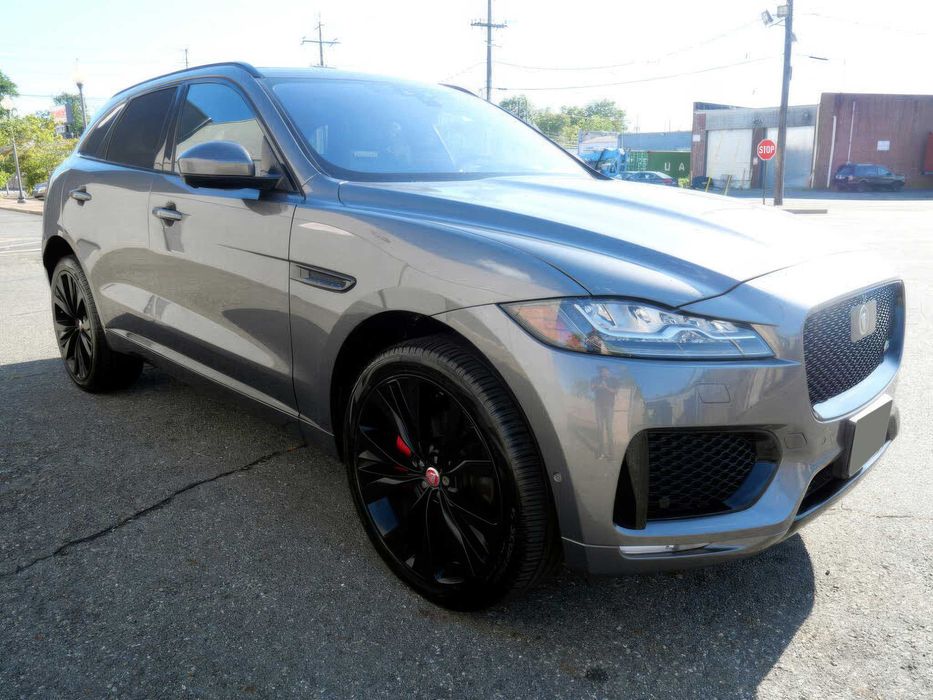 Jaguar F-PACE S      2018