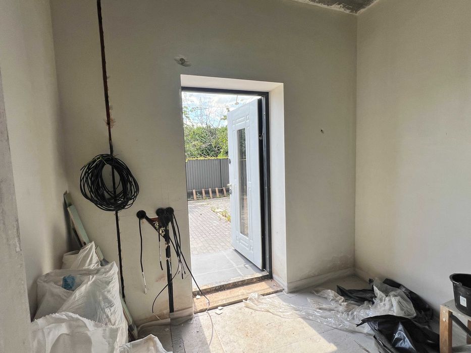 Таун в Бучі з частковим ремонтом,поруч вся інфраструктура!Газ!