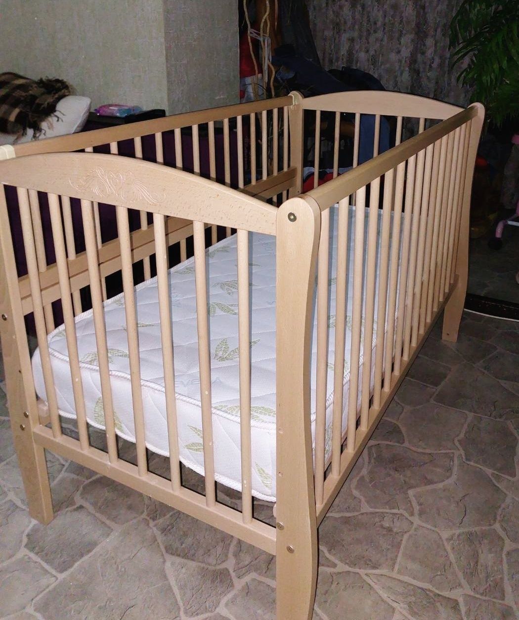 Продам НОВЕ дитяче ліжечко з маятником та з матрацом (або без)