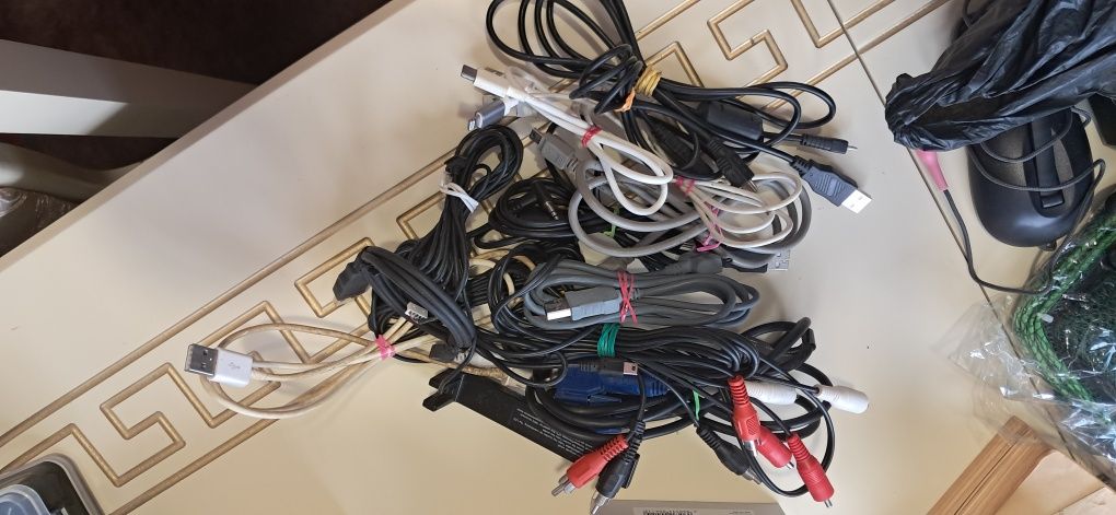Шнури HDMI, зарядки