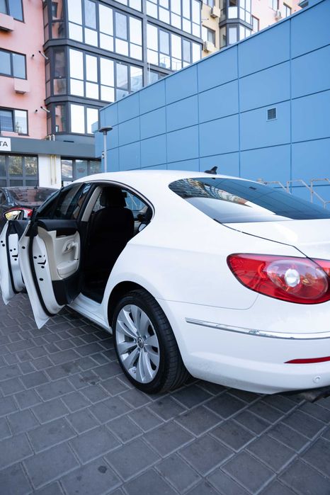 Продам автомобіль Volkswagen Passat в максимальній комплектації