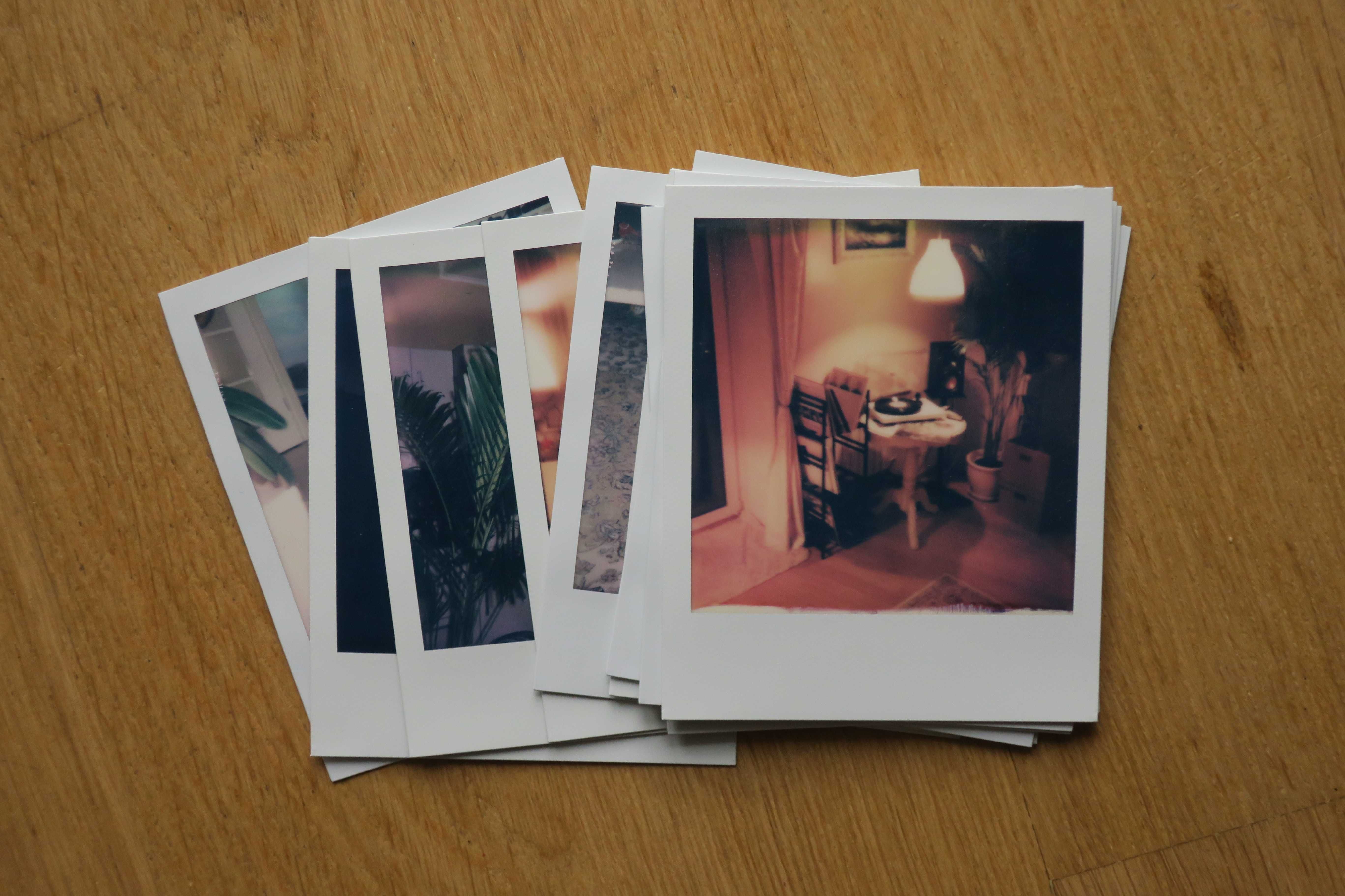 Polaroid Now - Камера миттєвого друку з автофокусом та спалахом