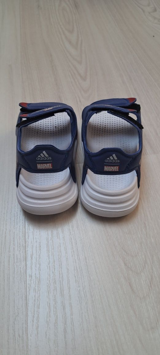 Sandałki adidas 23 Marvel