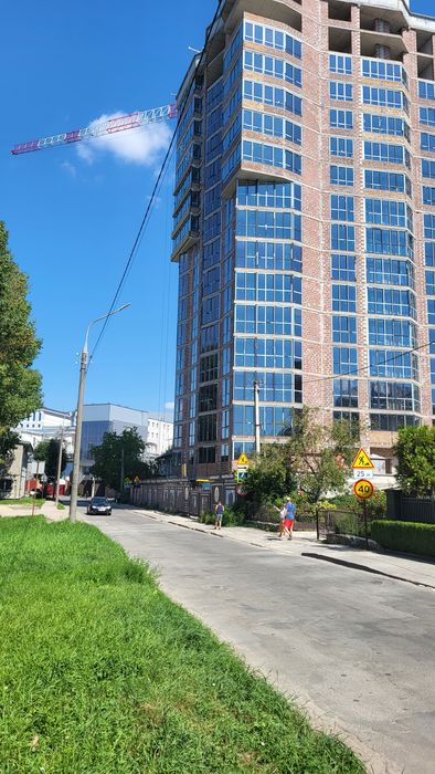 Продаж 2 кім квартири коло ставу та парку.