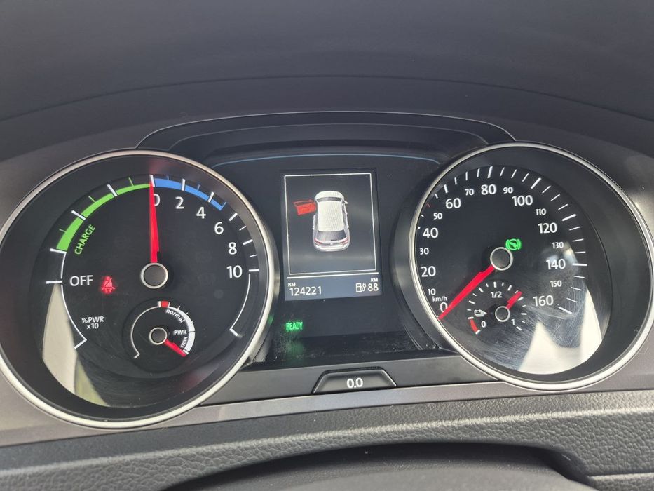 Продам Volkswagen e-Golf