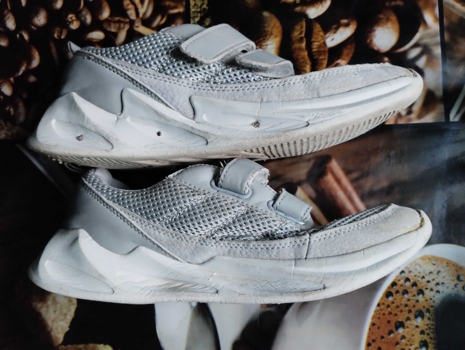 Кросівки на дівчинку