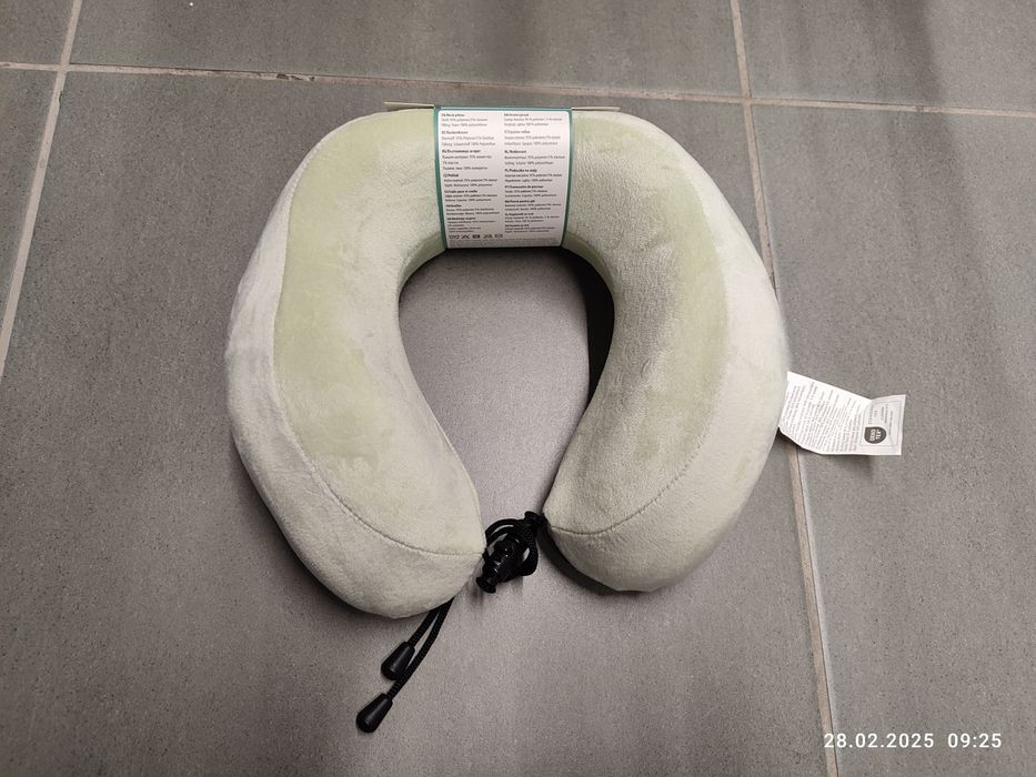 Nowa jasna poduszka podróżna z pianką pamięciową