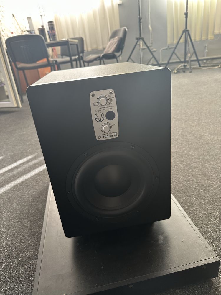 Сабвуфер Eve Audio TS 108