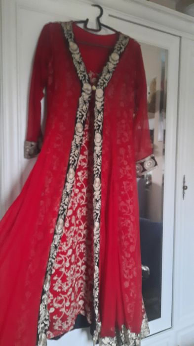 Национальная олеждв,сари и тд.