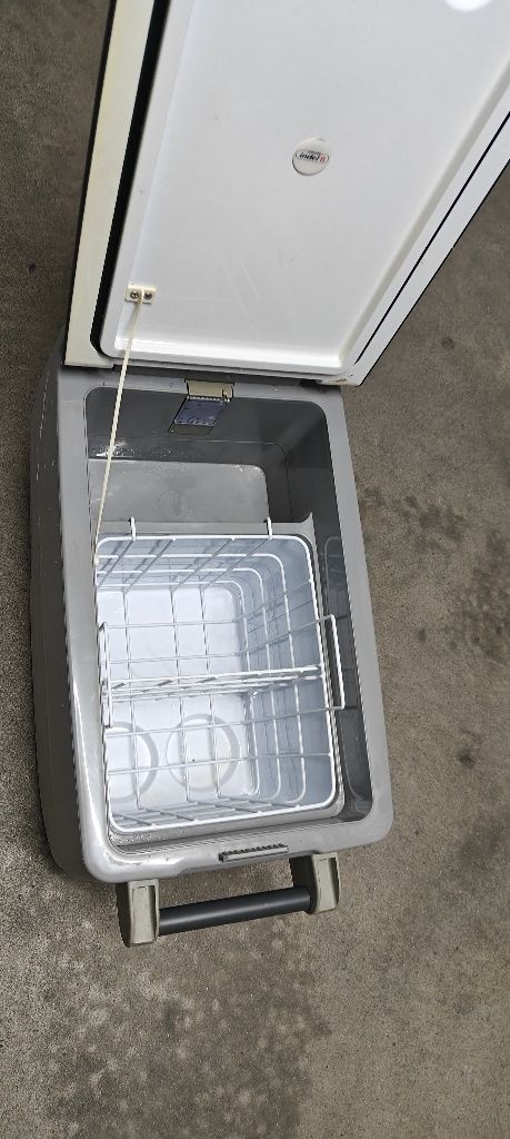 IndelB frigorífico portátil +8/-12v usado Bom estado