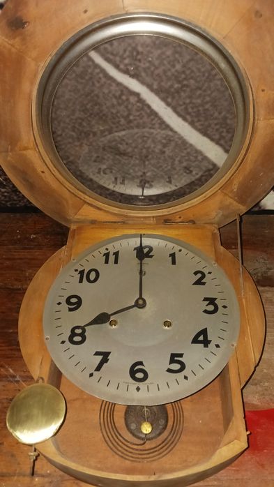 Relogio de parede em bom estado de conservação.