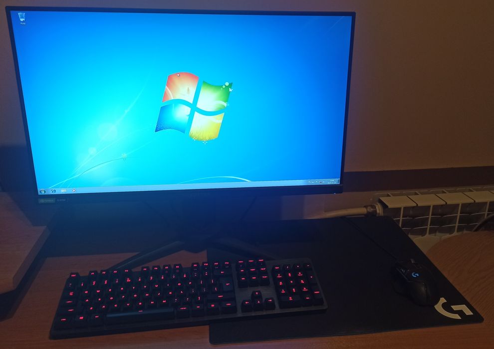 Komputer i5 z klawiaturą i myszką