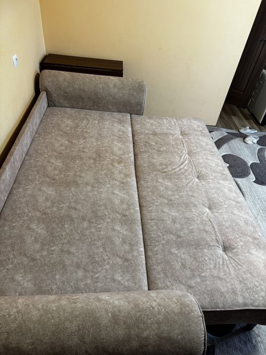 Продам диван бежевого кольору