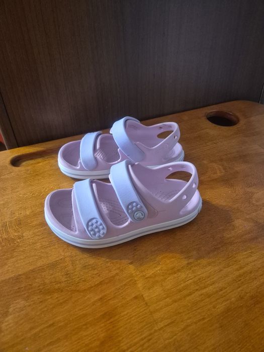 Продам сандалі фірми crocs