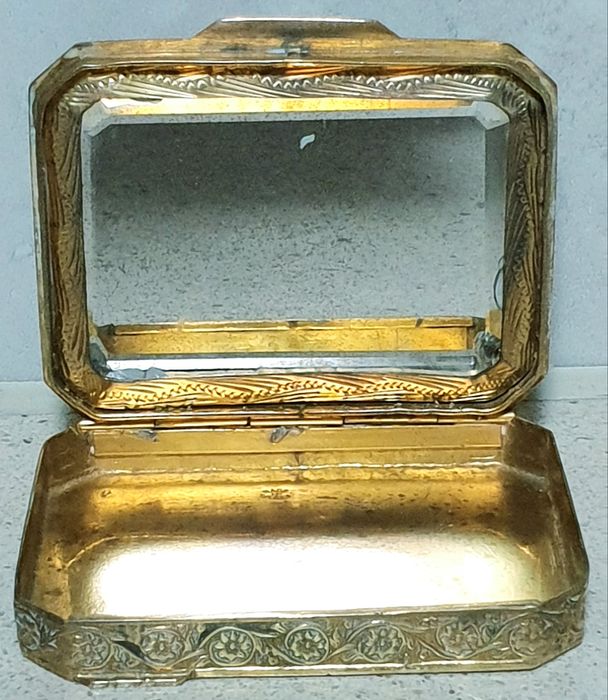 Maravilhosa antiga caixa de rapé italiana com pintura à lupa