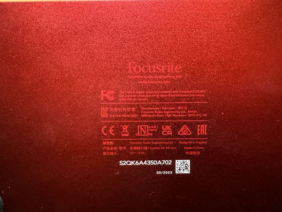 Продам набор Звукова карта Focusrite Scarlett 2i2 4th Gen + AKAI MPK