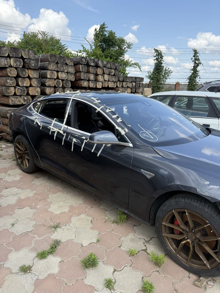 Tesla model S Performance (p85) | 2014 |