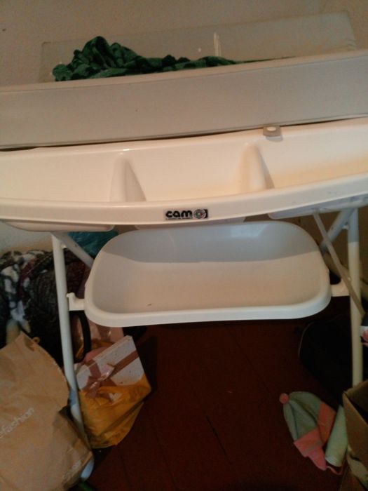 Пеленальний столик з ваночкой