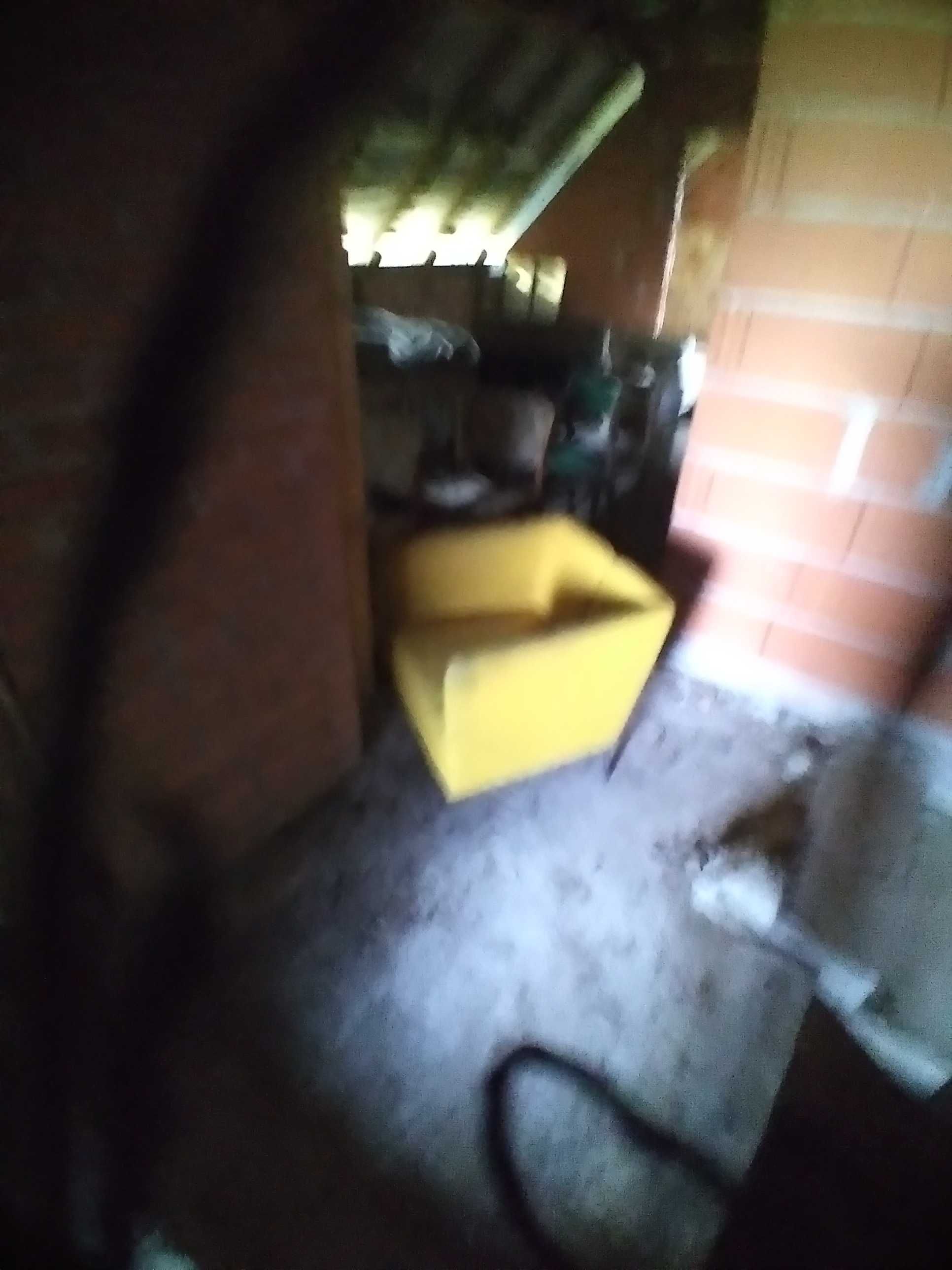 Fotele o konstrukcji drewnianej tapicerowane z epoki PRL