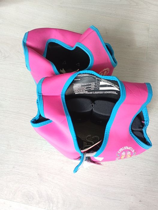 Coletes sava-vidas infantis, como novos