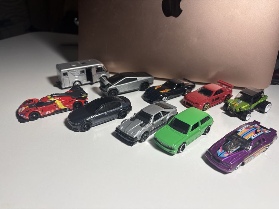 Hot wheels bmw, ferrari