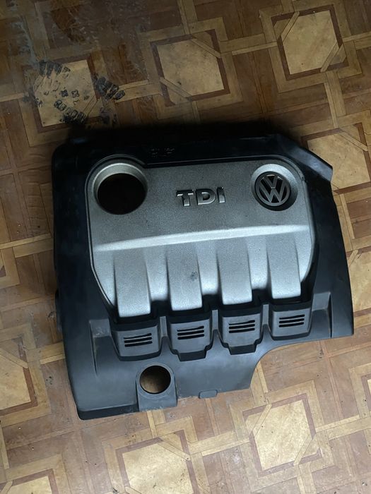 Кришка мотора пасат б6 2.0 дизель.