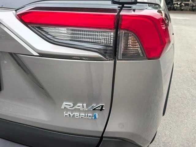 Toyota RAV4 2020 року
