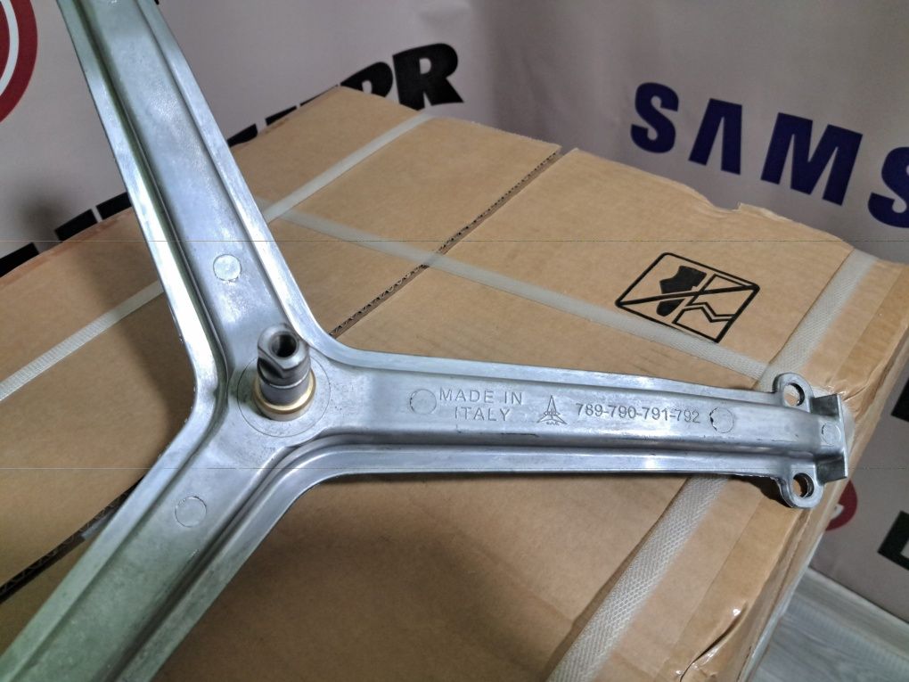 Крестовина барабана Indesit C00109633