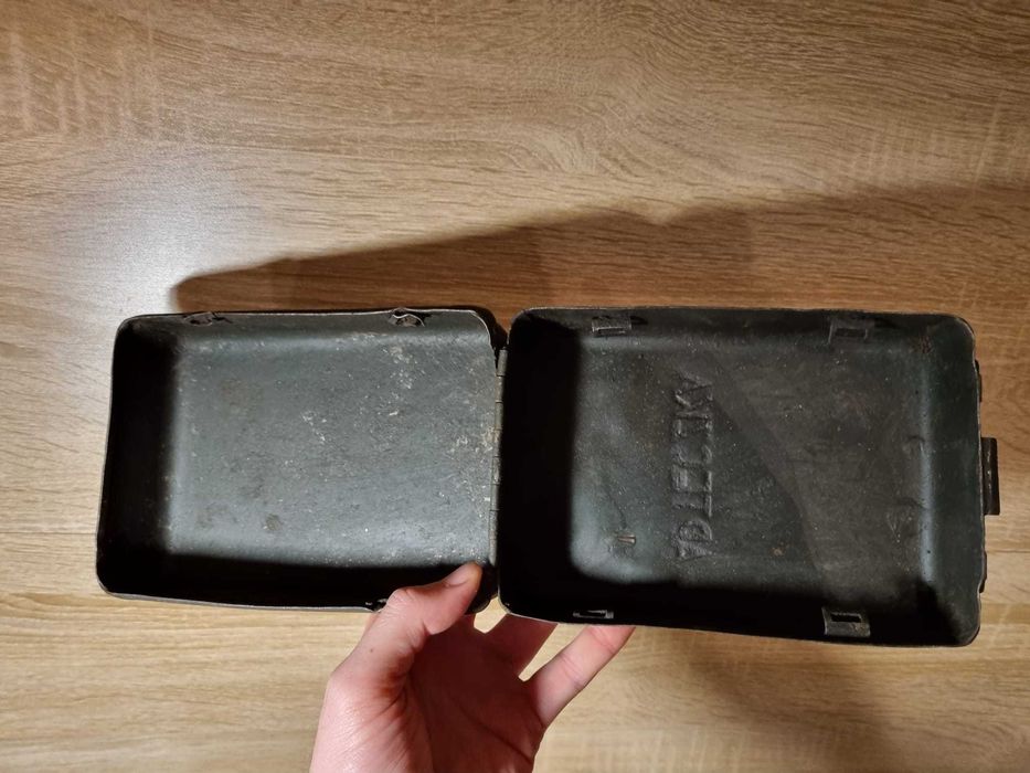 Stara metalowa apteczka PRL/ II WŚ?