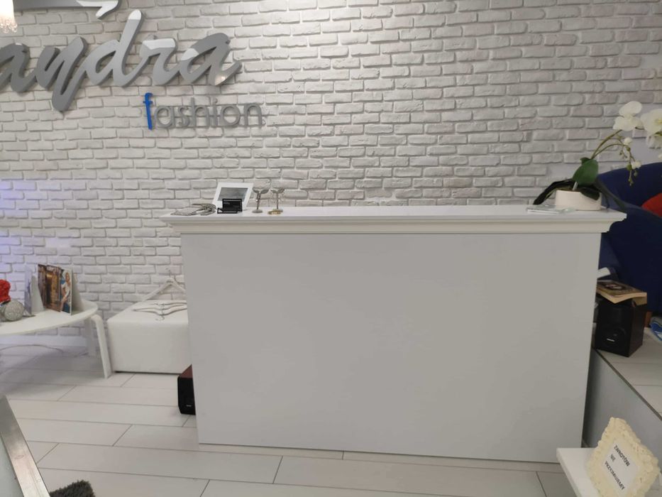 Lada z biurkiem biała