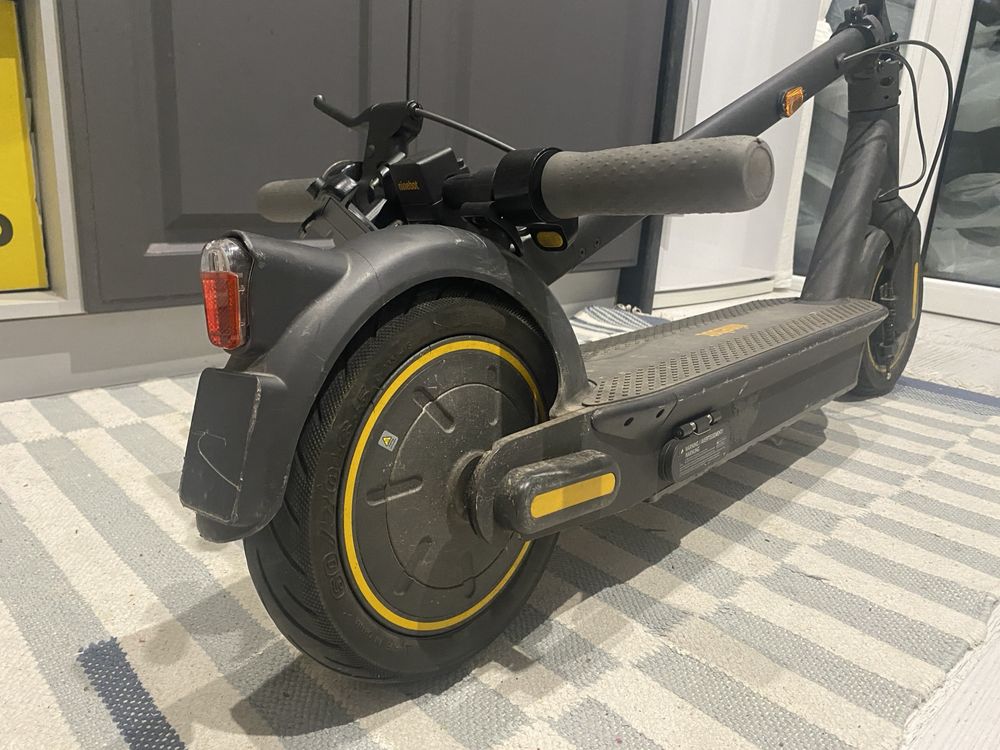 Електросамокат ninebot powered by Segway