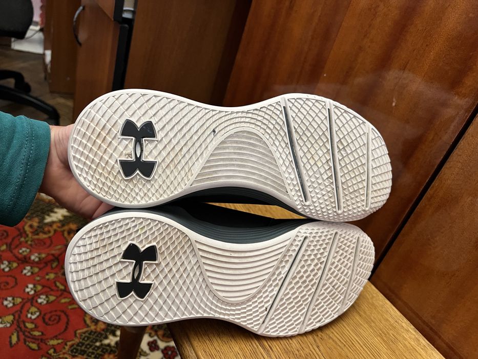 Under Armour чоловічі кросівки