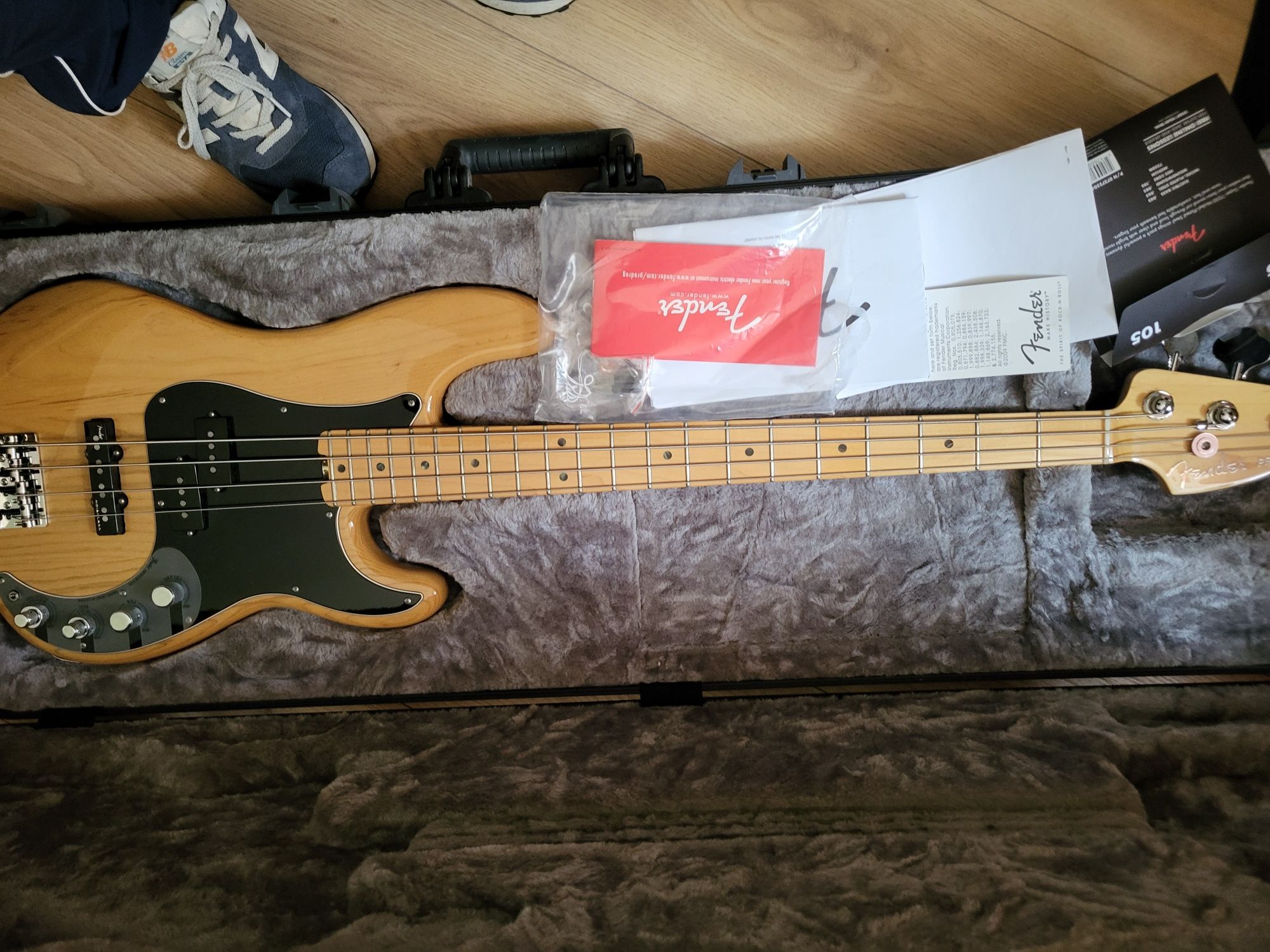 Nowa gitara basowa Fender