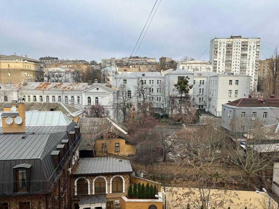 Продам 2 к вул.Жилянська 72  м.Університет