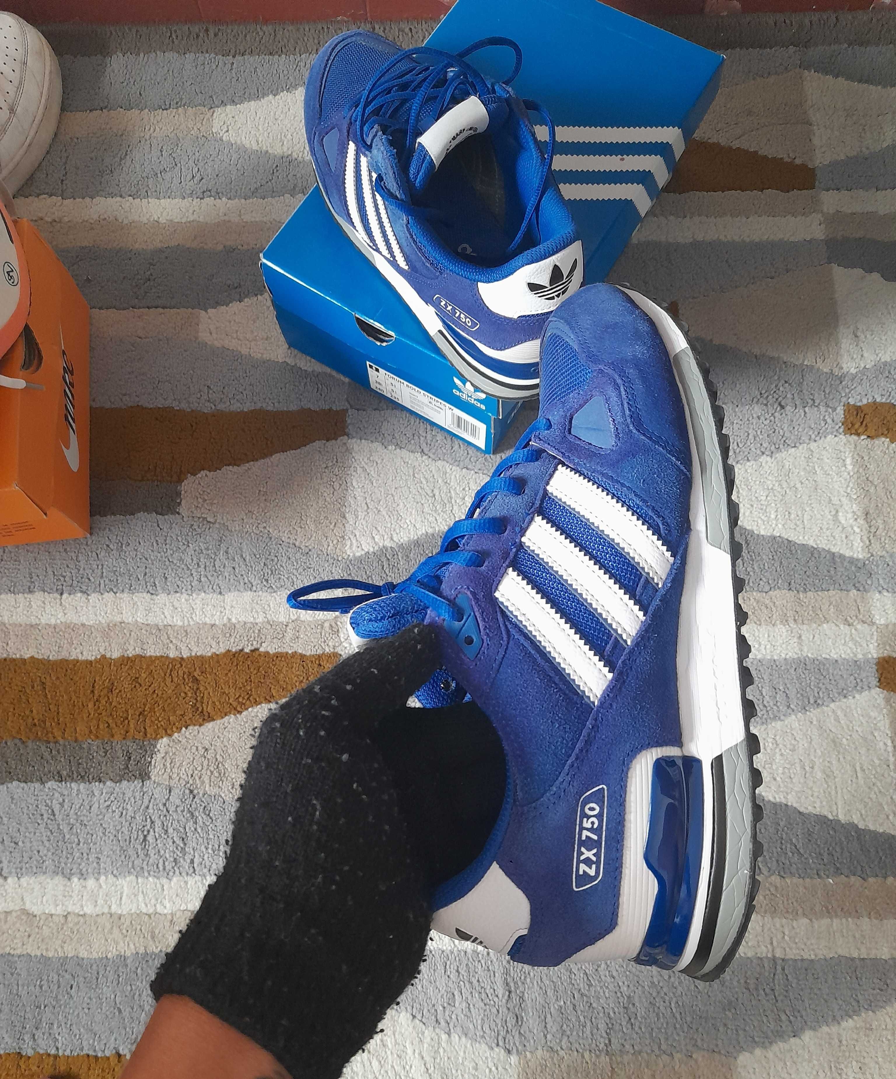 Ténis adidas desapego
