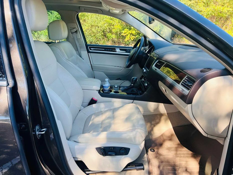 Volkswagen Touareg      2016